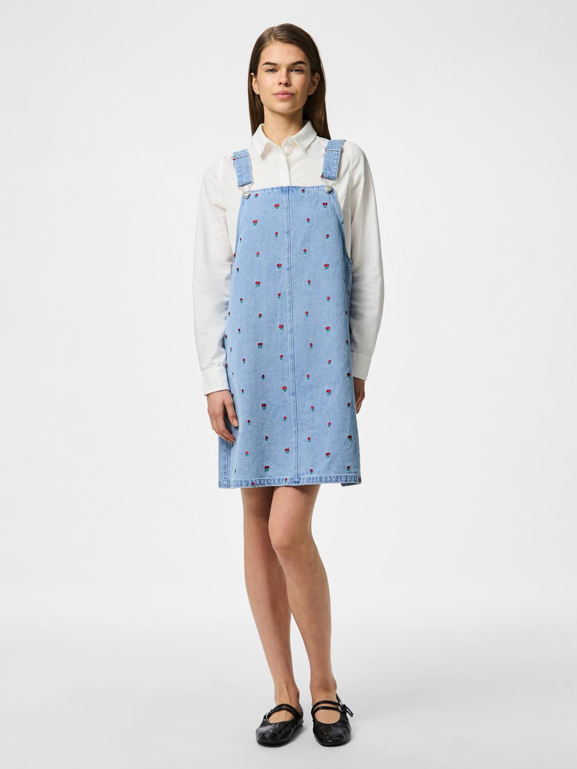 model_shot-front_full